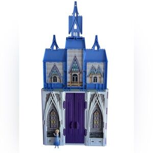 Hasbro Disney Frozen II Fold & Go Arendelle Castle Dollhouse with Elsa Character
